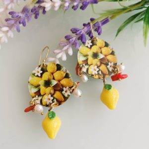 Orecchini limoni, orecchini  perle bianche e corallo