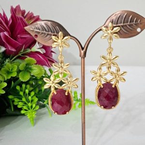 Orecchini Art Deco con pietre dure radice di rubino e fiori ottone dorato