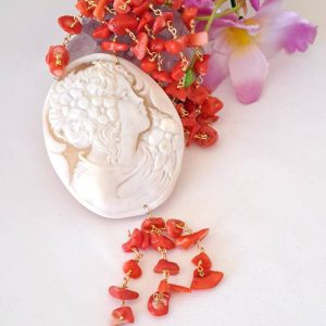 Collana  cammeo conchiglia sardonica e corallo rosso , gioielli italiani