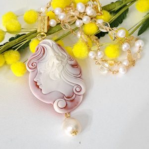 Collana  cammeo moderno dama  ,collana perle  bianche  e pietre dure quarzo citrino , gioielli italiani
