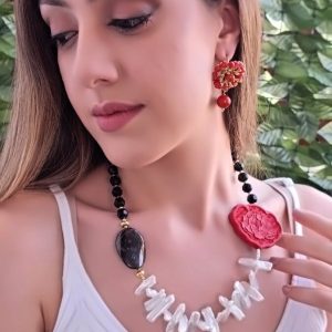 Collana perle bianche e pietre dure onice , collana girocollo