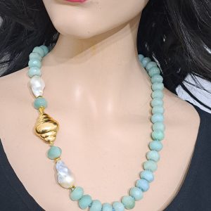 Collana girocollo pietre dure amazzonite e perle bianche barocche con conchiglia argento 925 placcato oro,  gioielli italiani