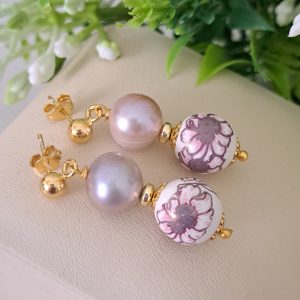 Orecchini CAMELIA  perle rosa e perle porcellana dipinta con argento 925 placcato oro, gioielli italiani