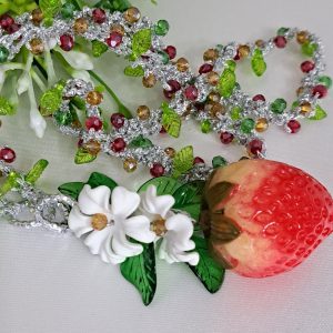 Collana fragole, fiori e cristalli , collana siciliana, collana lunga handmade