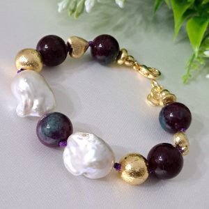 Bracciale pietre dure rubizoisite,perle bianche barocche con perle dorate, bracciale maxi