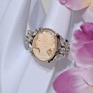 Anello cammeo conchiglia sardonica e cristalli , gioielli italiani
