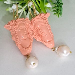 Orecchini cammeo corallo rosa con perle bianche barocche , orecchini argento 925 , gioielli italiani