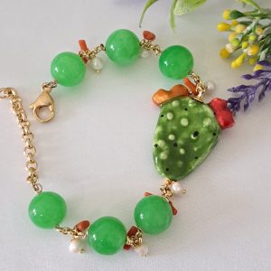 Bracciale ceramica Caltagirone, pietre dure quarzo verde,  perle bianche e corallo, bracciale siciliano
