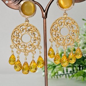 Orecchini candelabro con pietre briolette  ametista verde e cristalli