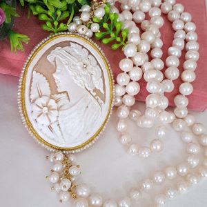 Collana cammeo conchiglia sardonica , perle naturali bianche , collana multifilo, collana 2 fili, gioielli italiani