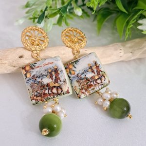 Orecchini ceramica Caltagirone, orecchini perle bianche e quarzo verde, orecchini siciliani