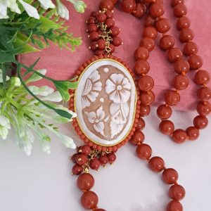 Collana cammeo conchiglia , collana perle rosse , gioielli italiani