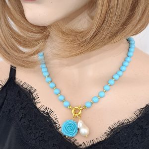 Collana perle turchese con pendente perla barocca bianca e rosa , collana girocollo, collana di perline