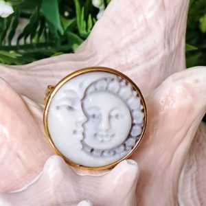 Anello cammeo conchiglia sardonica Sole e  Luna e argento 925 placcato oro,  gioielli italiani