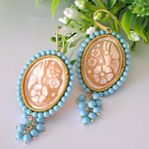 Orecchini  cammeo conchiglia sardonica con grappolo perle turchese e argento 925, gioielli italiani