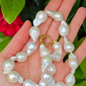 Collana girocollo perle barocche bianche con chiusura in argento 925 placcato oro,  gioielli italiani