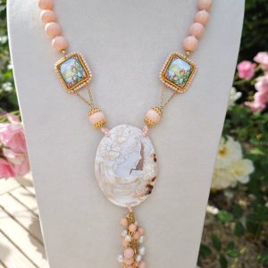 Collana cammeo conchiglia sardonica, piastrelle ceramica Caltagirone e perle pasta di corallo rosa , gioielli italiani