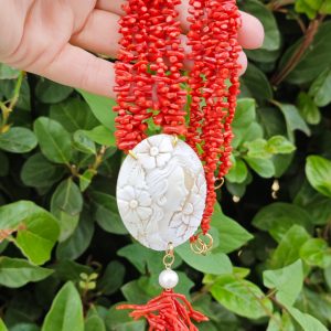 Collana  cammeo conchiglia sardonica e 2 fili corallo rosso naturale mediterraneo , gioielli italiani