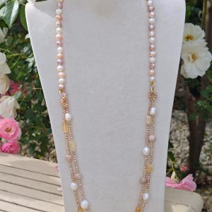 Collana 2 fili perle naturali bianche,  rosa e malva,  pietre dure e cristalli ,  collana lunga