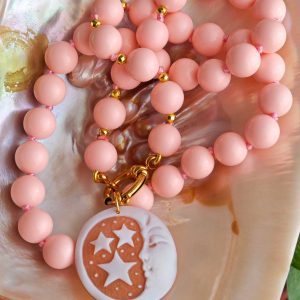 Collana cammeo conchiglia sardonica con perle pasta di corallo rosa, gioielli italiani