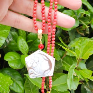 Collana cammeo conchiglia sardonica e corallo rosso bambù, gioielli italiani