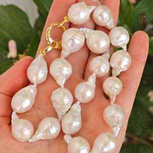 Collana girocollo perle barocche bianche con chiusura in argento 925 placcato oro,  gioielli italiani