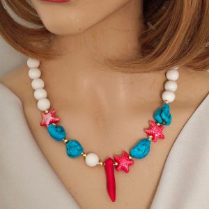 Collana perle corallo bianco,turchese e corallo rosso  , collana pendente cornetto , collana girocollo