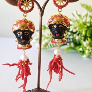 Orecchini teste di moro ceramica Caltagirone e corallo rosso mediterraneo, orecchini siciliani