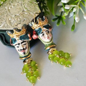 Orecchini ceramica Caltagirone, orecchini grappolo pietre quarzo verde, orecchini teste di moro siciliani