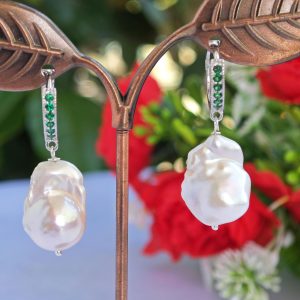 Orecchini perle barocche bianche , orecchini argento 925 placcato oro con zirconi, gioielli italiani