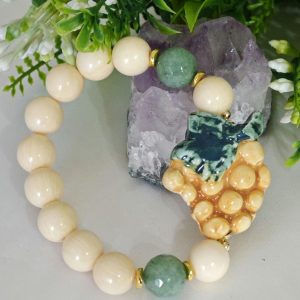 Bracciale elastico ceramica di Caltagirone, bracciale perle imitazione avorio , bracciale siciliano