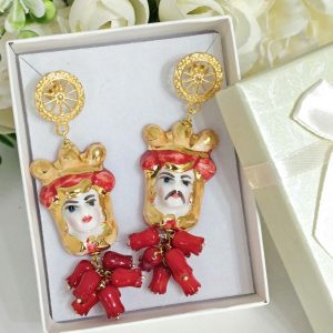 Orecchini  ceramica Caltagirone con  fiori corallo rosso , orecchini siciliani teste di moro