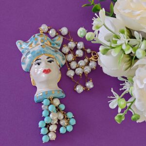Collana testa di moro in ceramica di Caltagirone , perle bianche e turchese, collana siciliana a rosario