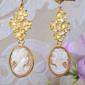 Orecchini cammeo conchiglia sardonica e fiori argento 925 placcato oro , gioielli italiani