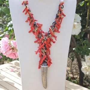Collana corallo rosso naturale mediterraneo con perle bianche barocche, corno e argento 925 placcato oro, gioielli italiani