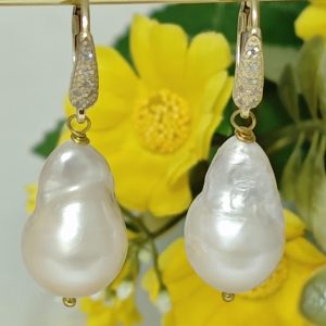 Orecchini perle barocche bianche e argento 925 placcato oro con zirconi, gioielli italiani