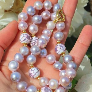 Collana CAMELIA  perle naturali rosa con perle porcellana cinese e argento 925 , collana moderna