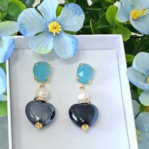 Orecchini San Valentino con cuori ceramica e perle bianche  , orecchini quarzo blu