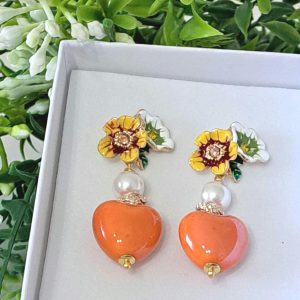 Orecchini San Valentino con cuori ceramica e perle  bianche rosé , orecchini fiori