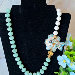 Collana pesce ceramica di Caltagirone con pietre dure amazzonite e corallo bianco, collana siciliana