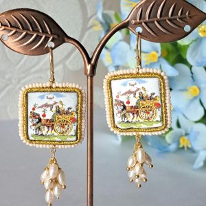 Orecchini piastrelle ceramica Caltagirone con grappolo perle bianche  , orecchini siciliani
