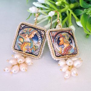 Orecchini ceramica Caltagirone, grappolo perle bianche , orecchini siciliani