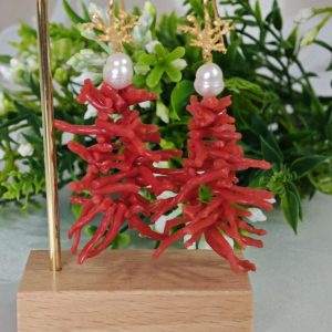 Orecchini corallo rosso naturale mediterraneo e perle bianche , orecchini  argento 925 placcato oro, gioielli italiani