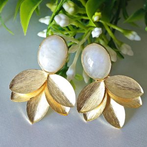 Orecchini Art Deco con pietre di Luna e ottone dorato