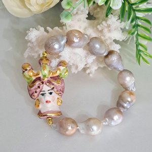 Bracciale testa di moro in  ceramica di Caltagirone , bracciale perle barocche malva, bracciale siciliano