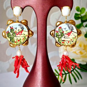 Orecchini tamburelli siciliani in ceramica di Caltagirone, orecchini perle bianche e corallo rosso naturale