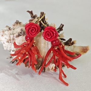 Orecchini  corallo rosso mediterraneo, perle bianche con rose rosse , gioielli italiani