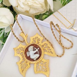 Collana pendente cammeo conchiglia sardonica e catena torchon , gioielli italiani