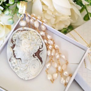 Collana  cammeo conchiglia sardonica e  pietre avventurina , gioielli italiani