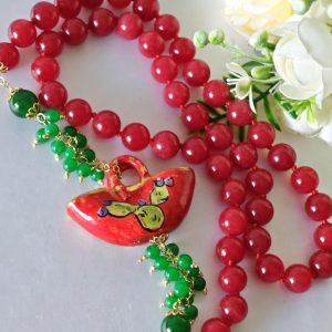 Collana borsetta ceramica di Caltagirone e pietre dure giada rossa, collana siciliana